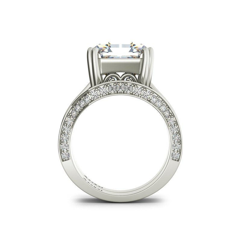 Magna 9kt gold bridal set featuring a large central diamond flanked by smaller diamonds set along the band, displayed against a white background.